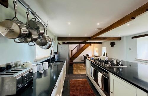 Castleton Casa | Pass the Keys Stunning 3-Bed Cottage Shepherd Hut Peak Views