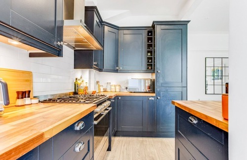 Graveney Casa | Pass the Keys | Stunning 3BR House with Garden Oasis