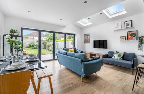 Iffley Casa | Pass the Keys Stunning Modern 4 Bed with Parking and Garden