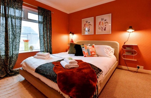Splott Casa | Pass the Keys Stylish 2 Bed Home Close to City