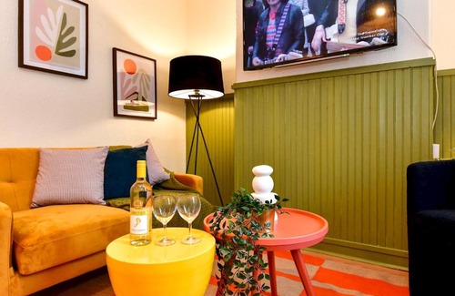 Splott Casa | Pass the Keys Stylish 2 Bed Home Close to City