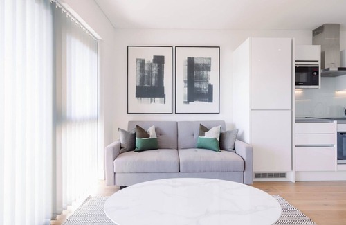 Hoxton West Apartamento | Pass the Keys | Stylish 2BR Near Shoreditch + Liverpool St w/Patio