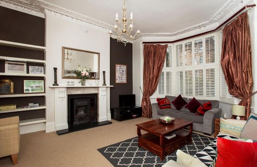 Ealing Broadway Apartamento | Pass the Keys Stylish Garden Apartment with Free Parking in Ealing