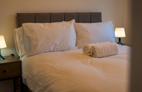 Borehamwood Casa | Pass the Keys Stylish 4 Bedroom Home with Parking in Borehamwood