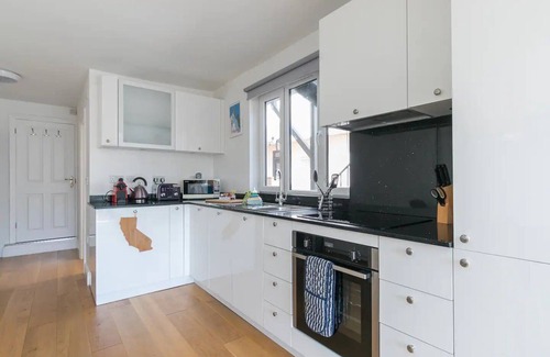 Sunninghill Apartamento | Pass the Keys | Super Chic Apartment in Beautiful Sunninghill