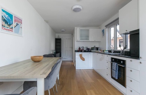 Sunninghill Apartamento | Pass the Keys | Super Chic Apartment in Beautiful Sunninghill