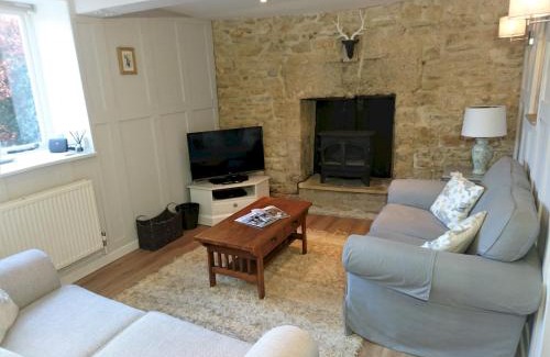 Stow-on-the-Wold Casa | Pass the Keys The Pippins a Cotswold cottage and garden parking