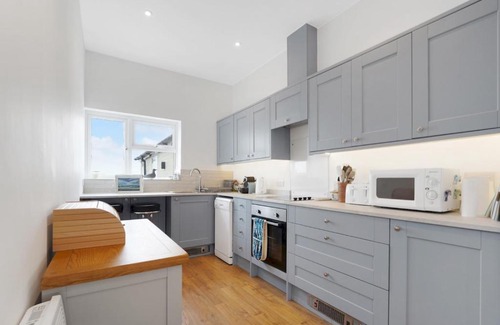 Borth Casa | Pass the Keys The Green Dolphin The Green Dolphin 4 Bed Victorian Beach House