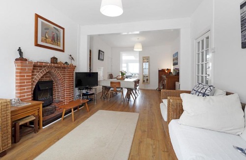 Borth Casa | Pass the Keys The Green Dolphin The Green Dolphin 4 Bed Victorian Beach House