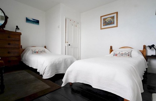 Borth Casa | Pass the Keys The Green Dolphin The Green Dolphin 4 Bed Victorian Beach House