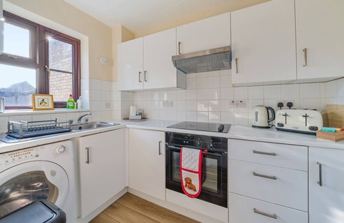 Hersham Casa | Pass the Keys | The Perfect Surrey Hersham Hideaway - 1 Bed Home with study and garden