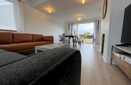 Camber Casa | Pass the Keys The Sands Superb Newly Refurbished Beach Home