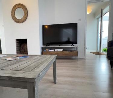 Camber Casa | Pass the Keys The Sands Superb Newly Refurbished Beach Home