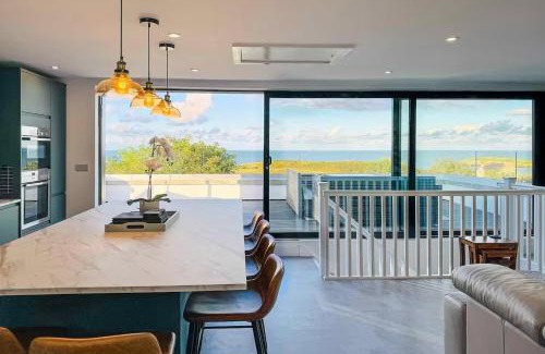 Moelfre Casa | Pass the Keys The View in Moelfre for 8 people with sea views