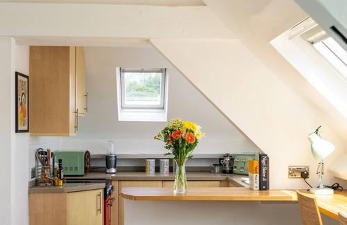 Avening Apartamento | Pass the Keys | Tranquil & cosy apartment in centre of Avening