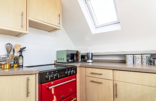 Avening Apartamento | Pass the Keys | Tranquil & cosy apartment in centre of Avening