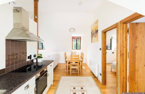 Long Marston Apartamento | Pass the Keys | Sicca Lodge, Wyre Lane, CV37 8RQ · 1Bed with Sun Terrace & Parking, Long Marston