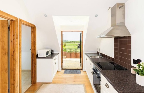 Long Marston Apartamento | Pass the Keys | Sicca Lodge, Wyre Lane, CV37 8RQ · 1Bed with Sun Terrace & Parking, Long Marston