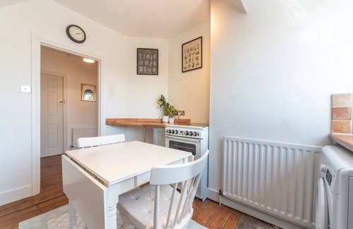 East Molesey Apartamento | Pass the Keys | Victorian Flat A Stones Throw From Hampton Court