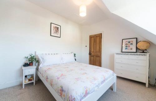 East Molesey Apartamento | Pass the Keys Victorian Flat A Stones Throw From Hampton Court