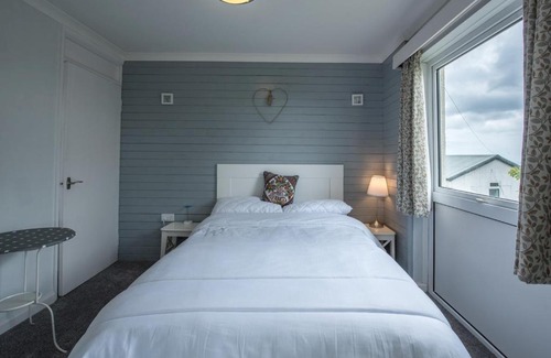 Pembroke Casa | Pass the Keys Vitamin Sea Sea views Free Wifi and Parking