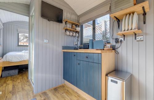 Ewelme Casa | Pass the Keys Whitstable Shepherds Hut minutes from the Harbour