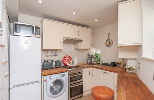 Headingley Casa | Pass the Keys | Wonky Cottage with amazing garden
