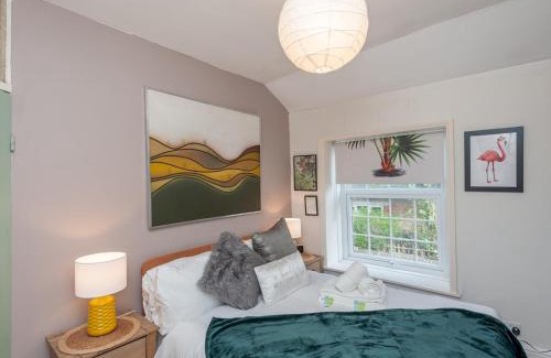 Headingley Casa | Pass the Keys Wonky Cottage with amazing garden