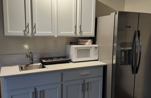 Visalia Apartamento | PASSAGE TO YOSEMITE - NEW SPACIOUS APARTMENT- PET FRIENDLY