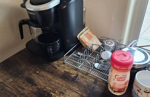 Visalia Apartamento | PASSAGE TO YOSEMITE - NEW SPACIOUS APARTMENT- PET FRIENDLY