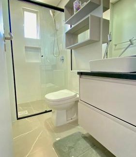 Ingleses Sul Apartamento | Passos da praia c/piscina apto iluminado e novo