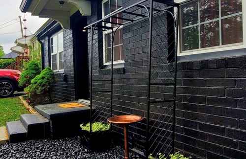 Bristol Casa | Password Parlor- Speakeasy Themed, Sleeps 4, Dog Friendly, Outdoor Relaxation