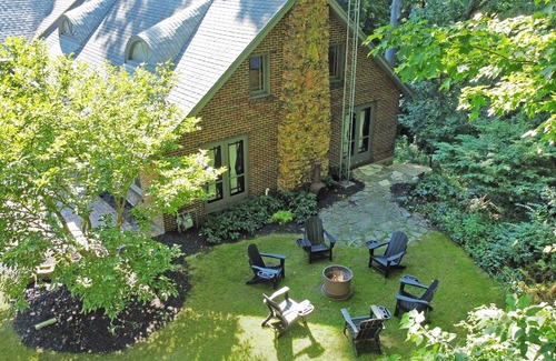 Fair Plain Casa | 🌊 Pat's Pool House & Sauna – Your Ultimate Lakeside Playground