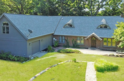 Fair Plain Casa | 🌊 Pat's Pool House & Sauna – Your Ultimate Lakeside Playground