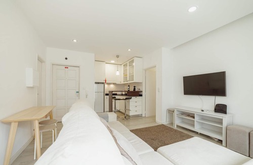 Lapa Apartamento | Pateo IN Lapa City Center by Vacationy