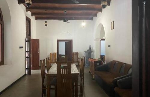 Hiniduma Casa | Paththuwa Walawwa - පත්තුව වලව්ව