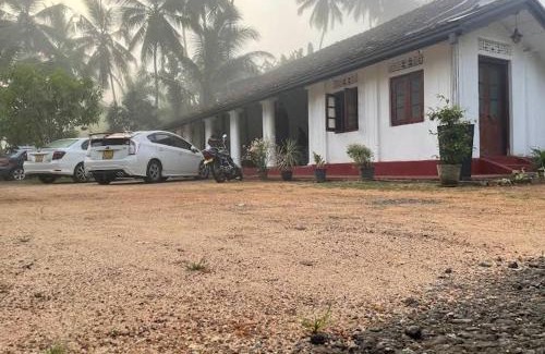 Hiniduma Casa | Paththuwa Walawwa - පත්තුව වලව්ව