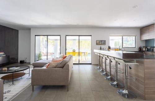 Camelback East Casa | Patina Rosa - Iconic Design Pool and B-Ball Court
