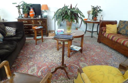 Pezenas Cama Y Desayuno | Patio 3 Pézenas CENTRE il y a plus cher mais c est moins bien