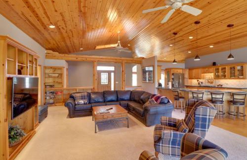 Sierra Pines Casa | Patio and Forest View Peaceful Show Low Home