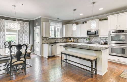 Matthews Casa | Patio, Deck & Grill: Charlotte Area Group Getaway!