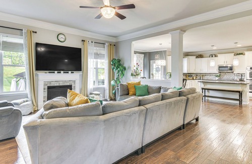 Matthews Casa | Patio, Deck & Grill: Charlotte Area Group Getaway!