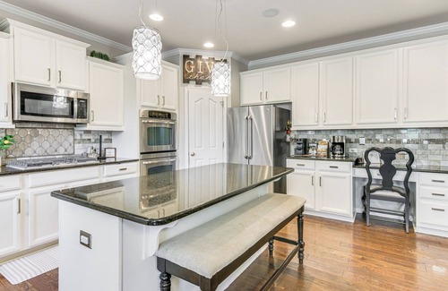 Matthews Casa | Patio, Deck & Grill: Charlotte Area Group Getaway!