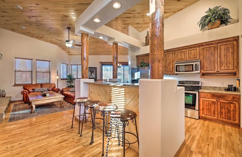 Torreon Casa | Patio, Deck & Grill: Spacious Show Low Home!