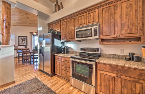 Torreon Casa | Patio, Deck & Grill: Spacious Show Low Home!