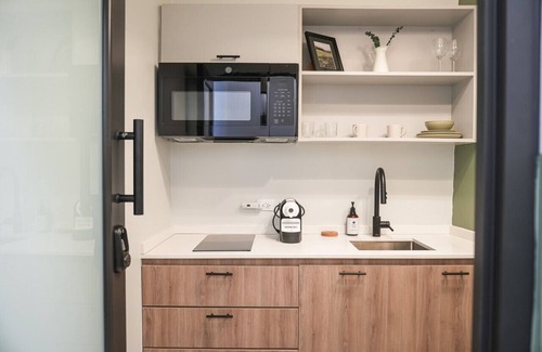 Santurce Hotel | Patio Elba Basic 1 Bedroom Full Bed