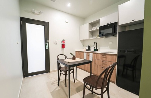 Santurce Hotel | Patio Elba Standard 1 BDR Queen Bed