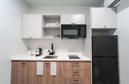 Santurce Hotel | Patio Elba Standard 1 BDR Queen Bed