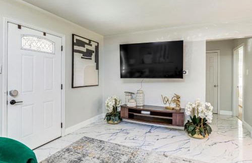 West Arlington Casa | Patio, Grill and Gym! Home 3 Mi to Lake Arlington
