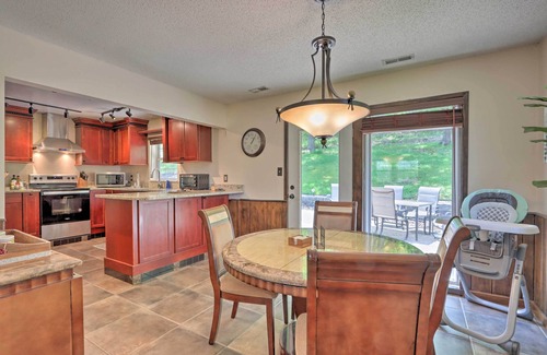 Roach Casa | Patio & Grill: Lake of the Ozarks Escape!